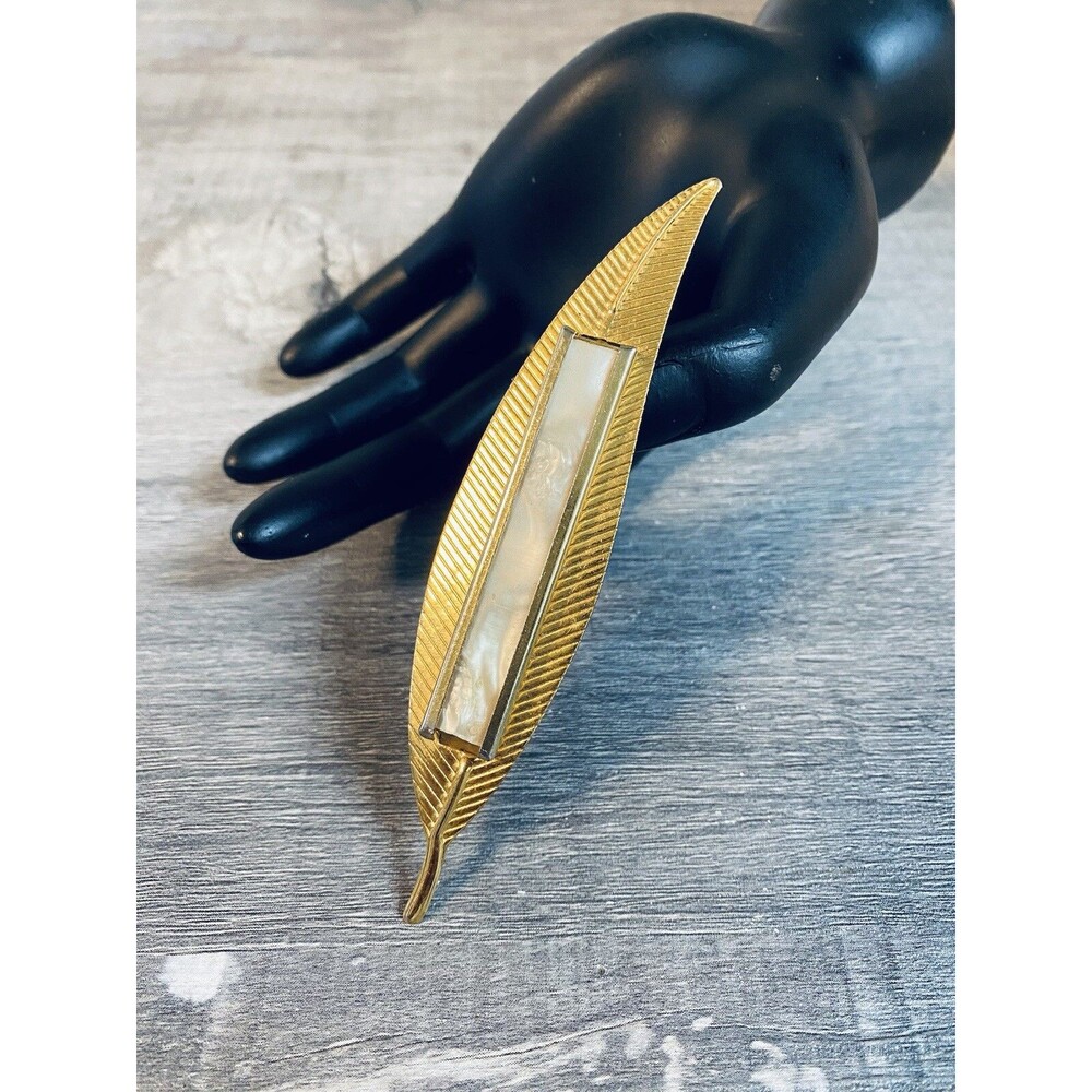 Vintage Mid Century Modern Gold-toned leaf Brooch Pin